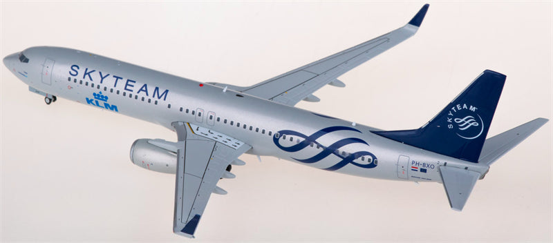 JC Wings KLM Boeing 737-900 PH-BXO SkyTeam 1:200 Diecast Model view 2
