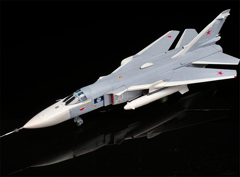 CALIBRE WINGS SU-24MR Russian Navy 30 White 1:72 Aircraft Pre-built Model