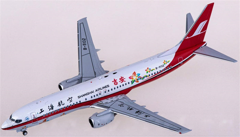NG Models Shanghai Airlines Boeing 737-800 B-5132 1:400 Diecast Model view 4