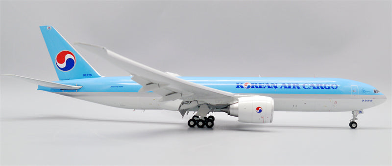 JC Wings 1:200 Korean Air Boeing 777-200F HL8251 Flaps down Diecast Model view 4