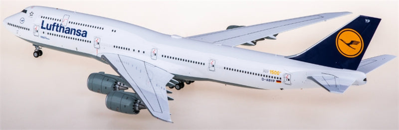 SQ Wings Lufthansa Boeing 747-8 D-ABYP 1:200 Diecast Model view 3