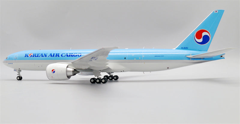 JC Wings 1:200 Korean Air Cargo Boeing 777-200F HL8251 Diecast Model view 3