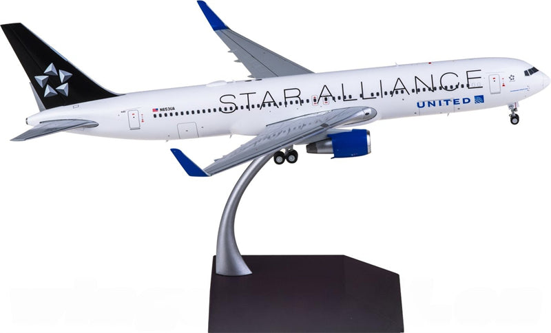 Geminijets 1:200 United Airlines Boeing 767-300ER N653UA Diecast Model view 3