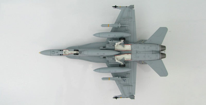 HOBBYMASTER USMC F/A-18A VMFA-333 1:72 Model 1980s  Fighting Shamrocks DN 163154