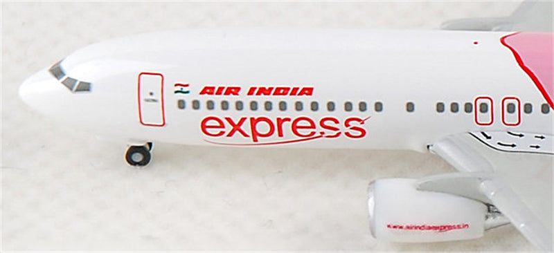Hogan Air India Express Boeing 737-800 VT-AXB Limited Edition 1:500 Diecast Model view 3