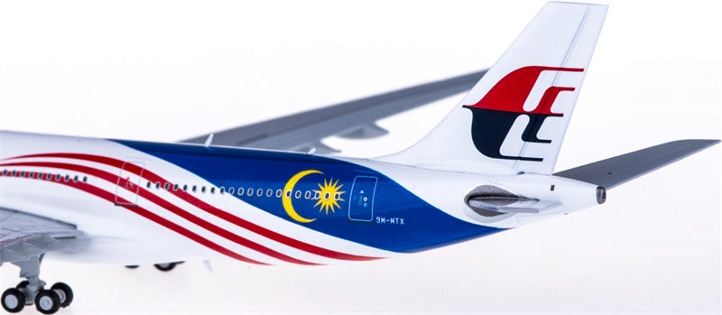 JC Wings Malaysia Airlines Airbus A330-200 9M-MTX 1:400 Diecast Model view 3