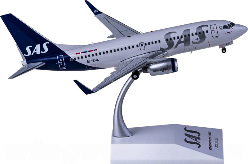JC Wings SAS Boeing 737-700 SE-RJX 1:200 Diecast Model view 3