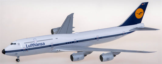 SQ Wings Lufthansa Boeing 747-8 D-ABYT 1:200 Diecast Model view 1