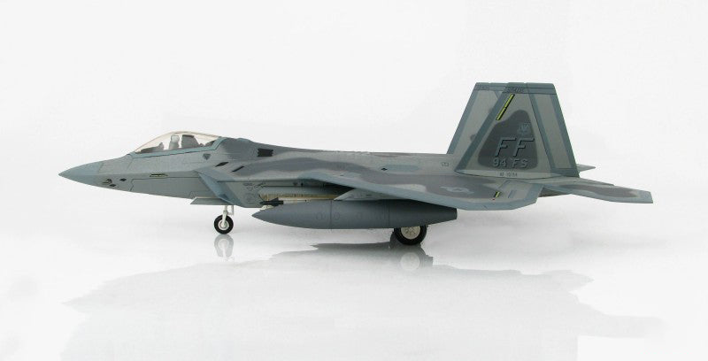 HOBBYMASTER USAF / Langley AFB Virginia F-22 94th FS 1st FW 1:72 Model    10194