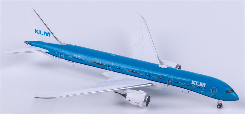 NG Models KLM Boeing 787-9 Dreamliner PH-BHI 1:400 Diecast Model view 3
