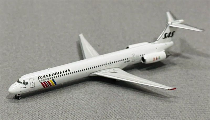 Phoenix 1:400 SAS McDonnell Douglas MD-82 LN-RMN  DIECAST Model