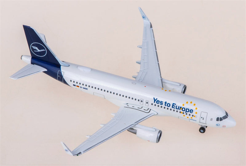 Herpa Lufthansa Airbus A320 D-AIUC 1:500 Diecast Model view 3
