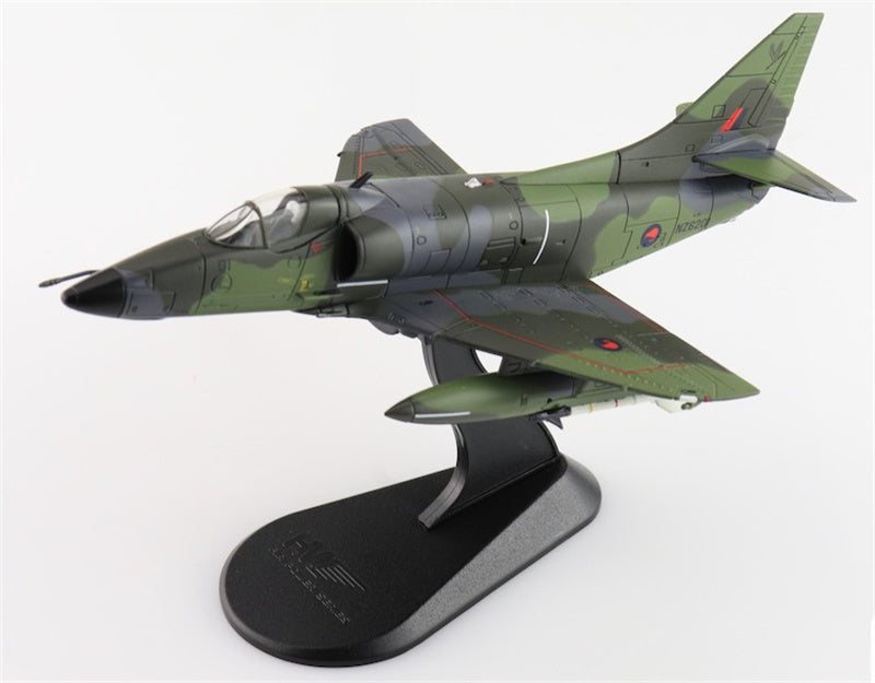 HOBBY MASTER A4K Skyhawk Lizard Scheme NZ6201 2 Squadron RNZAF New Zealand 1987 1:72 Aircraft Pre-built Model