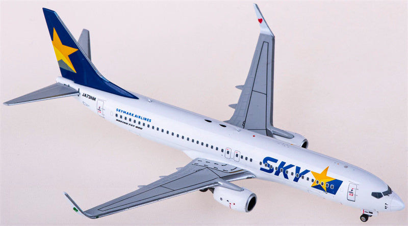 NG Models Skymark Airlines Boeing 737-800 JA73NM 1:400 Diecast Model view 2