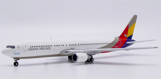 JC Wings Asiana Boeing 767-300 HL7528 1:400 Aircraft Model