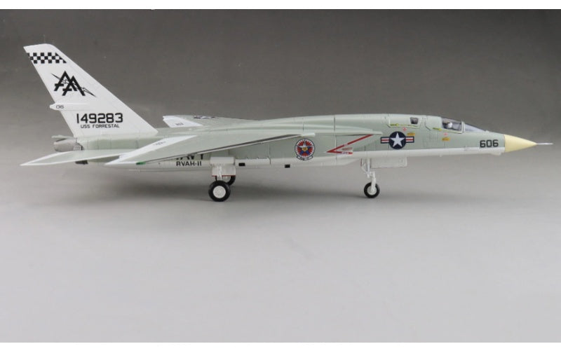 HOBBY MASTER  RA-5C  1:72 Model 1967  USS Forrestal 149283
