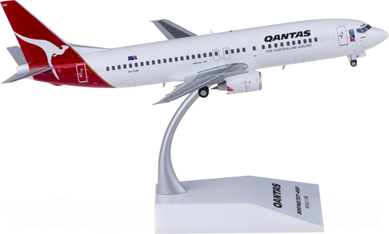 JC Wings Qantas Boeing 737-400 VH-TJW 1:200 Diecast Model view 1