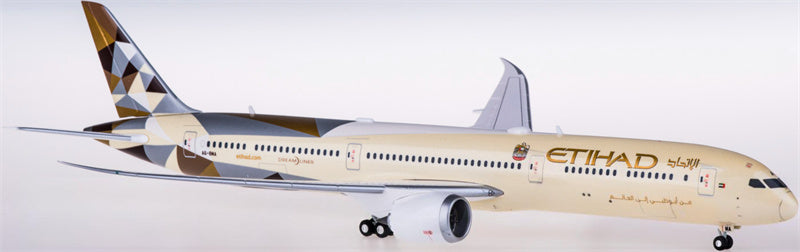 Herpa Etihad Airways Boeing 787-10 Dreamliner A6-BMA 1:200 ABS Model view 3