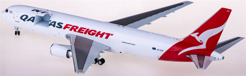 Geminijets Qantas Boeing 767-300 VH-EFR Interactive Series 1:200 Diecast Model view 2