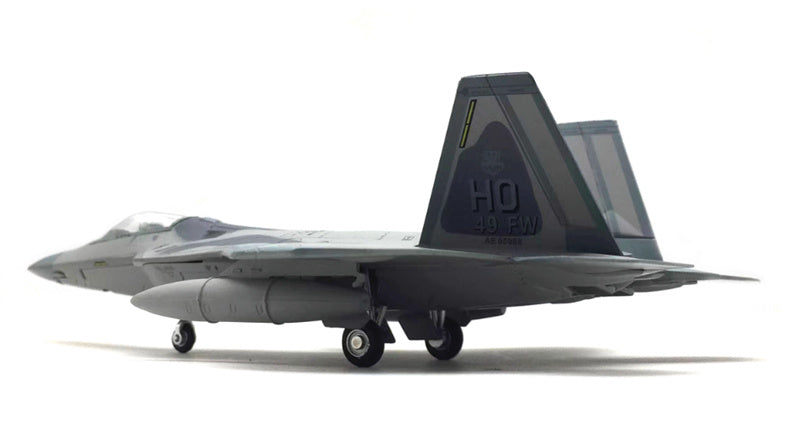 FLOZ US Lockheed Martin F-22 Raptor fighter jet 1:100 Aircraft Pre-built Model
