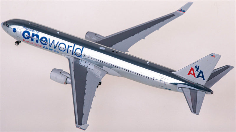 Phoenix American Airlines Boeing 767-300ER N395AN member of oneworld 1:400 Diecast Model view 3