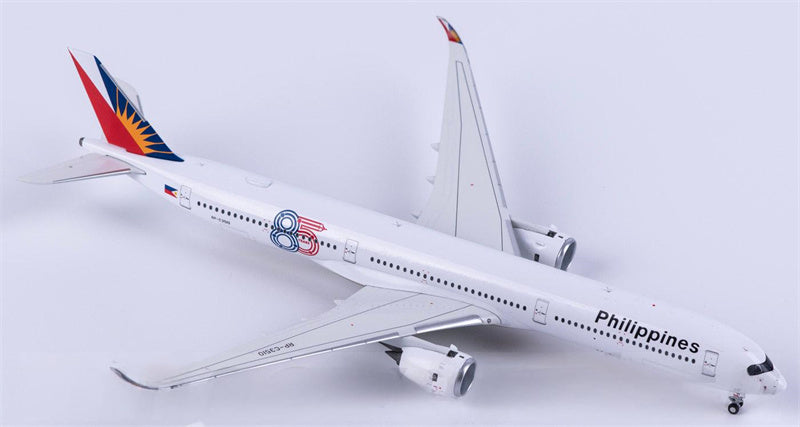 NG Models Philippine Airlines Airbus A350-1000 RP-C3510 ULTIMATE COLLECTION 1:400 Diecast Model view 1