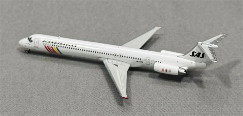 Phoenix 1:400 SAS McDonnell Douglas MD-82 LN-RMN  DIECAST Model