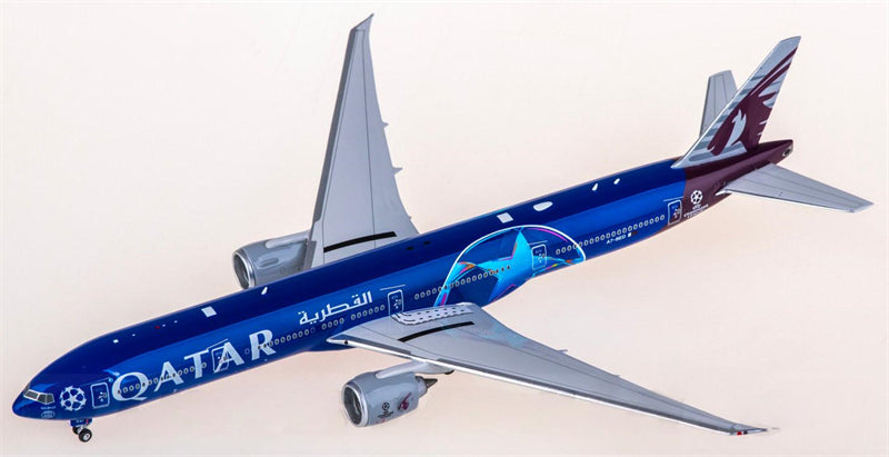 Phoenix 1:400 Qatar Boeing 777-300ER A7-BED Diecast Model view 1
