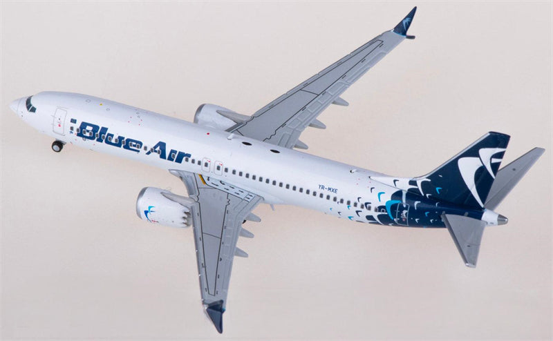 JC Wings Blue Air Boeing 737 MAX 8 YR-MXE 1:400 Diecast Model view 2