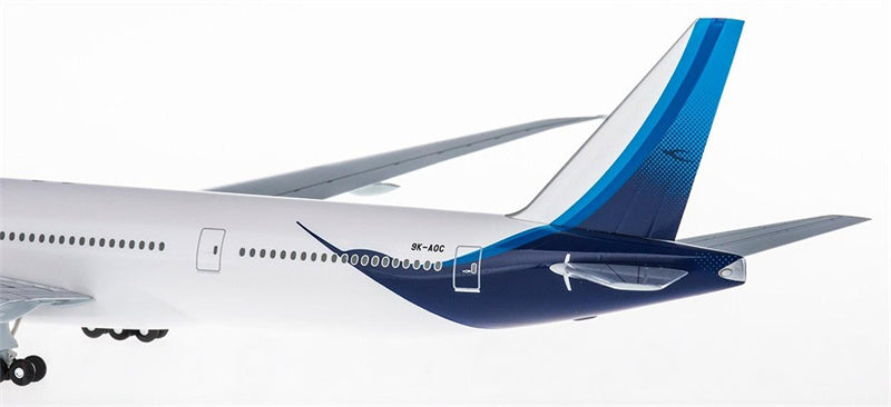 Hogan Kuwait Airways Boeing 777-300ER 9K-AOC 1:200 ABS Model view 4