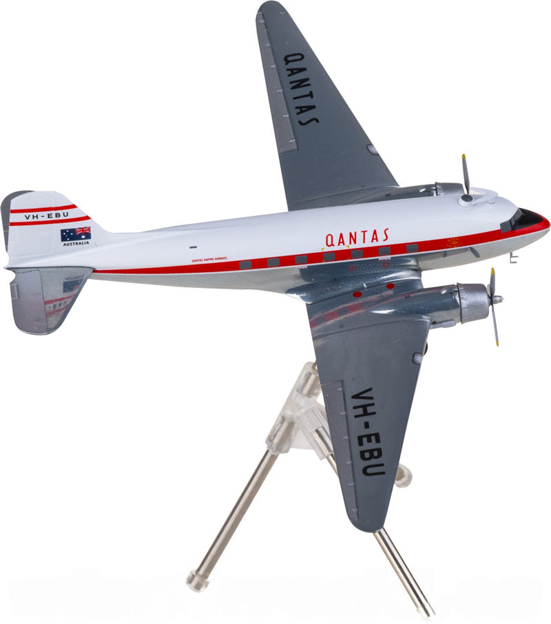 Geminijets Qantas Douglas DC-3 VH-EBU 1:200 Diecast Model view 2