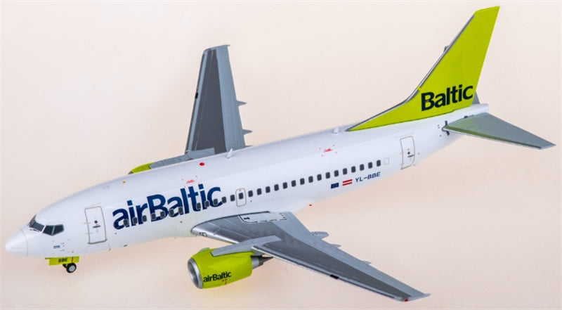 JC Wings AirBaltic Boeing 737-500 YL-BBE 1:200 Diecast Model view 2