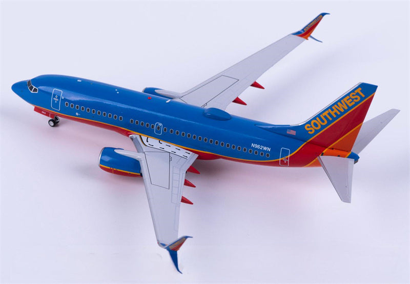 NG Models Southwest Airlines Boeing 737-700 N962WN 1:200 Diecast Model view 1
