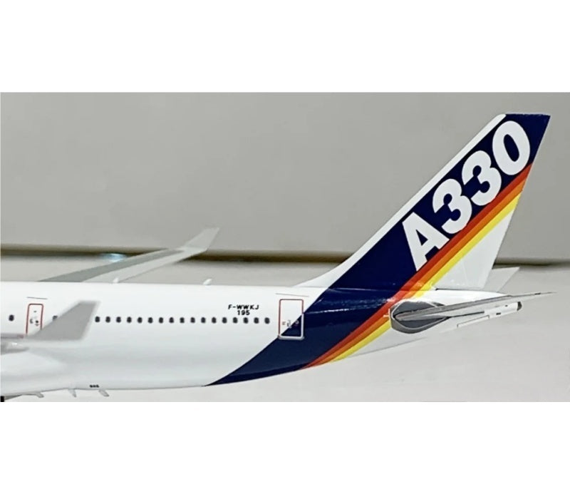 Phoenix 1:400 Airbus A330-200 D-WWKJ  DIECAST Model