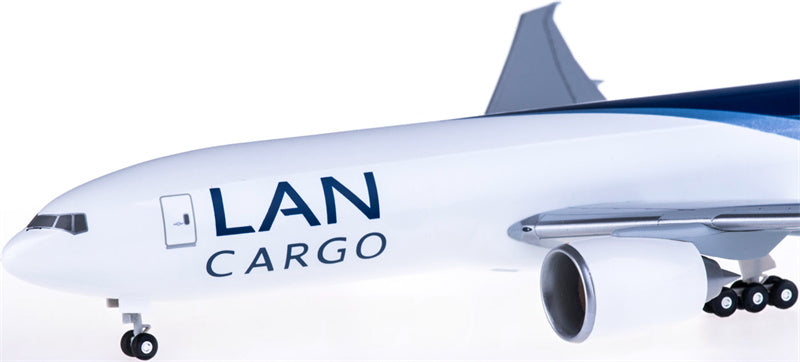 Hogan LAN Cargo Boeing 787-8 1:200 ABS Model view 2
