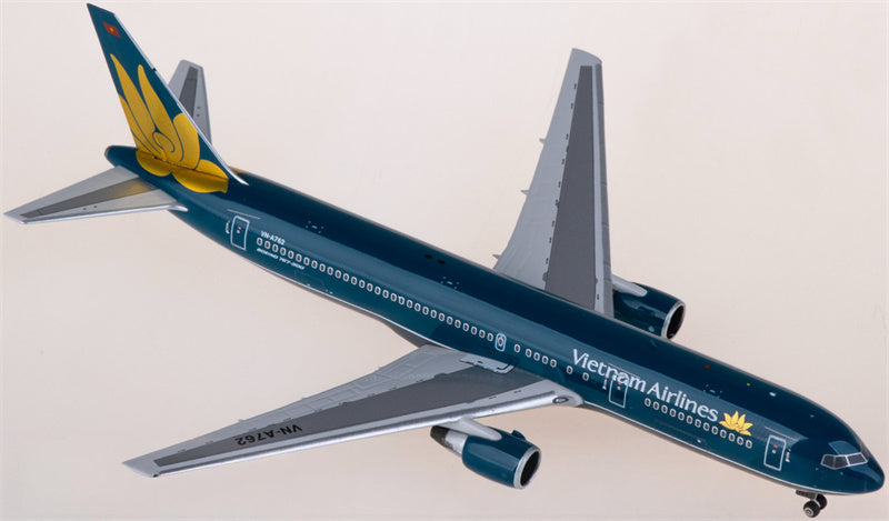Phoenix Vietnam Airlines Boeing 767-300ER VN-A762 1:400 Diecast Model view 3