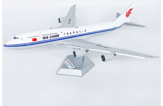 SQ Wings 1:200 Air China B747-8I B-2482 Flaps down DIECAST Model