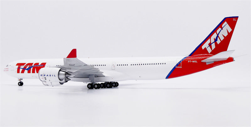 JC Wings 1:200 TAM Airlines Airbus A340-500 PT-MSL Diecast Model view 4
