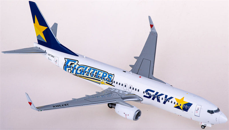 JC Wings Skymark Airlines Boeing 737-800 JA73NX 1:200 Diecast Model view 2