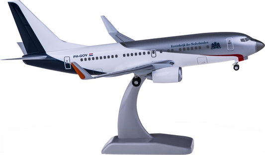 Hogan Boeing 737-700 PH-GOV Dutch Government 1:200 ABS Model view 1