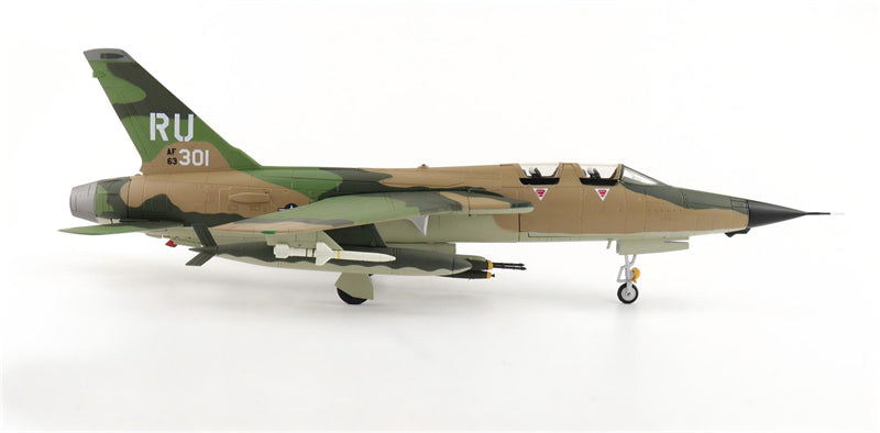 HOBBY MASTER USAF EF-105F Thunderchief 357th TFS 1:72 Model 1968 Limited Edition Jinkin Josie 63-8301
