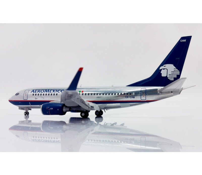 JC Wings 1:200 Aeromexico B737-700 XA-CAM Flaps down DIECAST Model