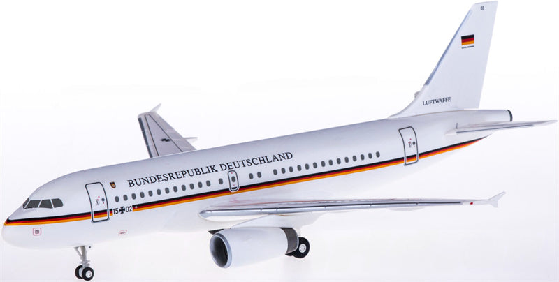 Hogan Luftwaffe Airbus A319 15+02 1:200 ABS Model view 2