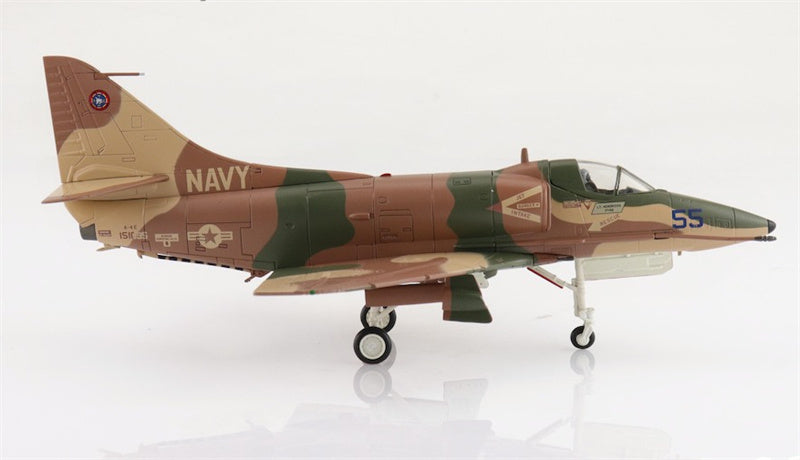 HOBBY MASTER A4E Skyhawk Aggressor 151095 US Navy 1985/86 1:72 Aircraft Pre-built Model