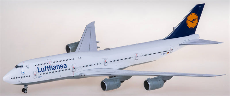 SQ Wings Lufthansa Boeing 747-8 D-ABYU 1:200 Diecast Model view 1