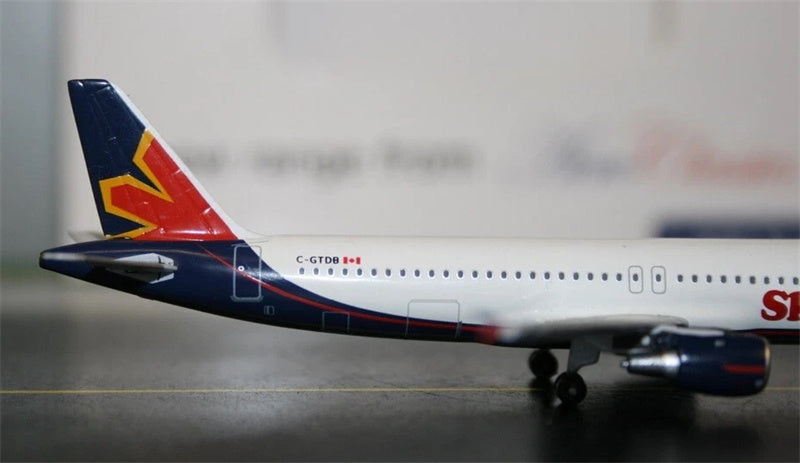 AeroClassics Skyservice Airlines for Airbus A320 C-GTDB 1:400 Aircraft Pre-built  Airliner Model Display