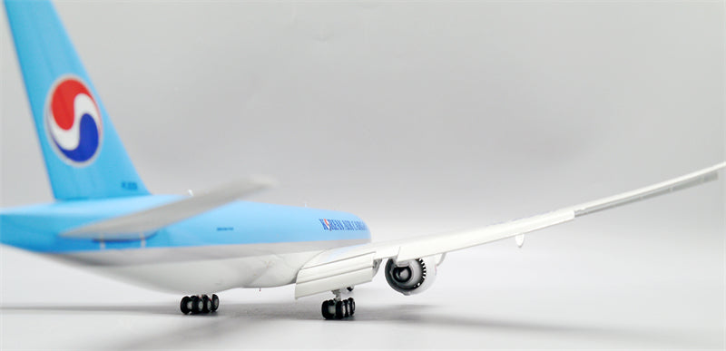JC Wings 1:200 Korean Air Boeing 777-200F HL8251 Flaps down Diecast Model view 7