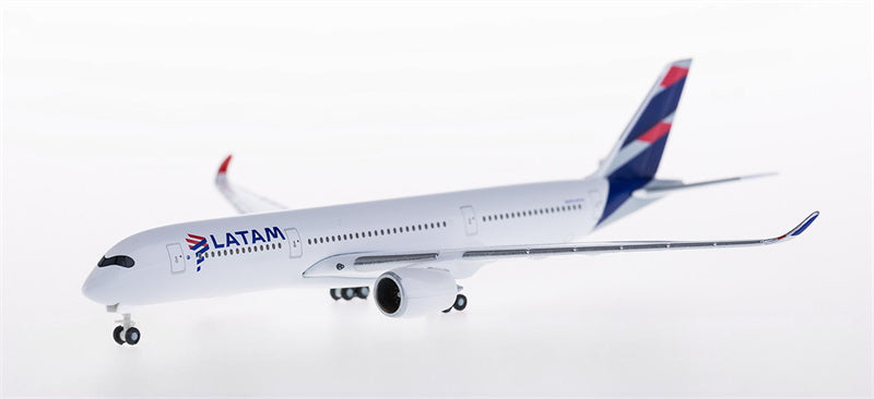 Hogan Latam Airbus A350-900 1:500 Diecast Model view 1
