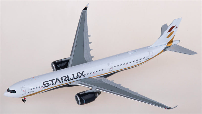 Phoenix Starlux Airlines Airbus A330-900neo B-58305 1:400 Diecast Model view 1