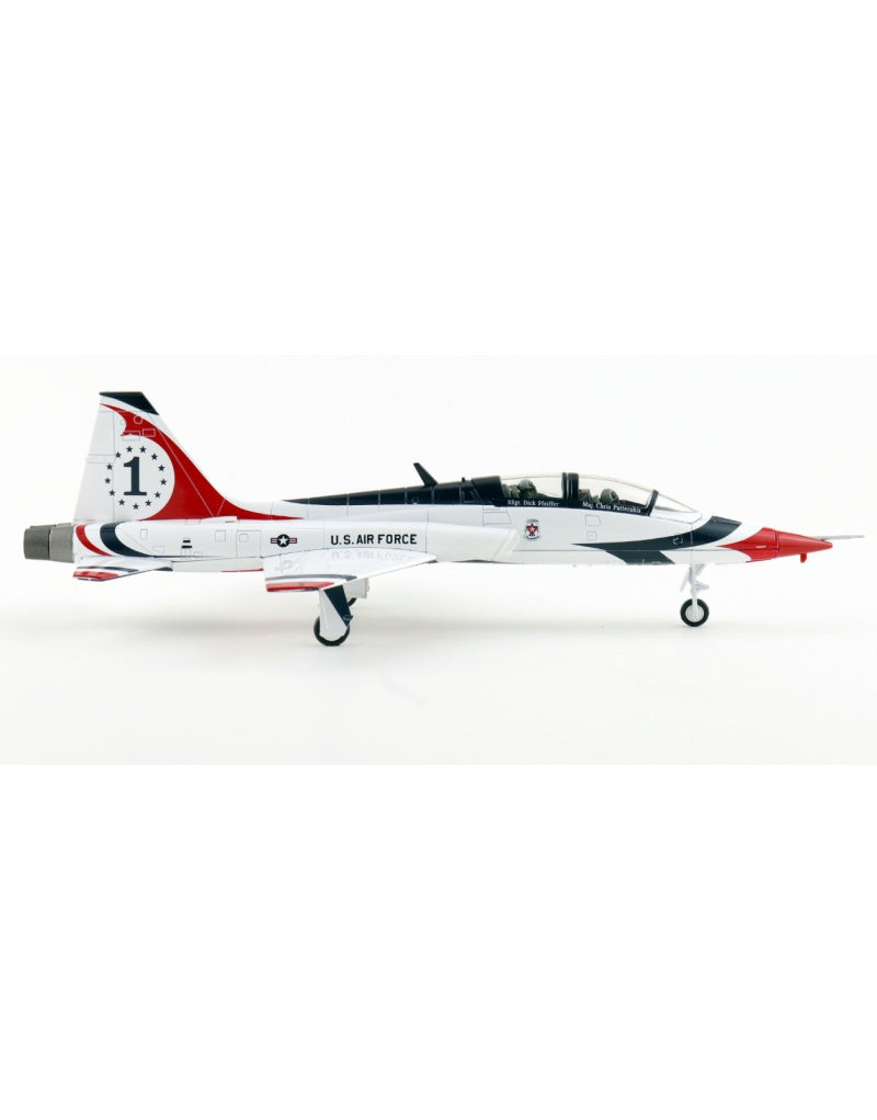 HOBBY MASTER US Air Force T-38  1:72 Model 1970  Thunderbirds #1
